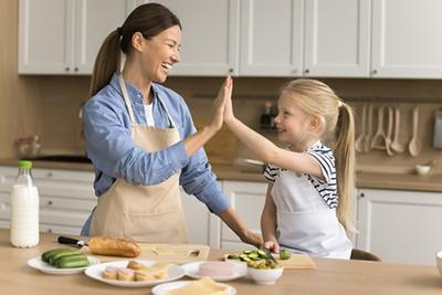 Happy-Girl-Helping-Mom-in-the-Kitchen