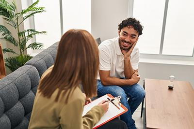 Female-Therapist-and-Male-Client