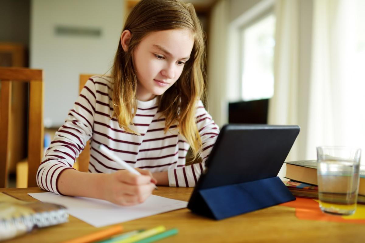 Online Schooling, Homeschooling, And the Student's Eyes