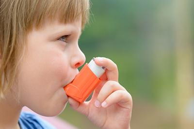 Asthmatic-Child-Uses-Inhaler-Outdoors
