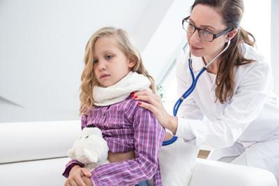 Doctor checking the young girl with stesthoscope on clinic.