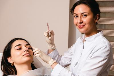 Dermatologist-Prepares-Filler-Injection-for-Woman