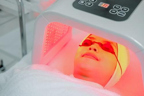 Woman receiving photodynamic therapy procedure