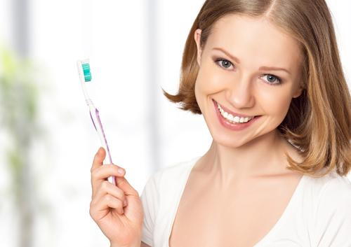 How does whitening toothpaste work and how effective it is at