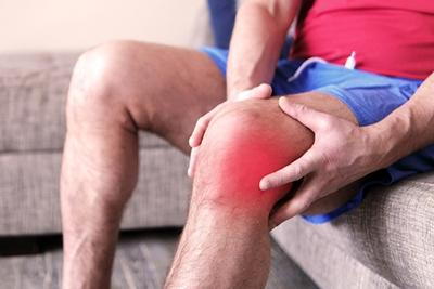 Man-Suffering-from-Knee-Pain