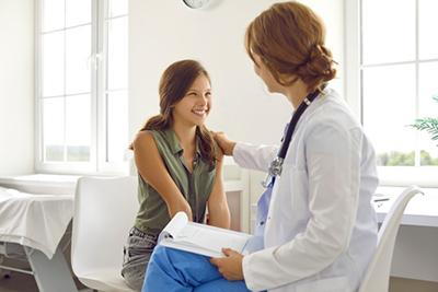 Pediatrician-During-Checkup-with-Teenager