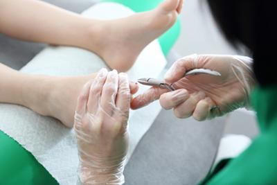 Patient-Visits-Foot-Doctor-for-Ingrown-Toenail-Treatment