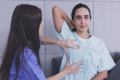 OBGYN-Doctor-During-Well-Woman-Care-Checkups