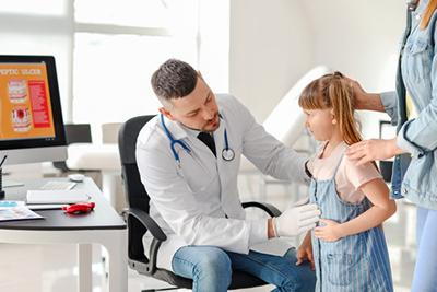 Child-With-Stomach-Virus-Visits-Pediatrician