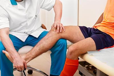 Doctor-Examining-a-patient's-knee-for-injury.