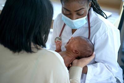 Newborn-Care-Visit-with-Pediatrician-and-Mother