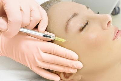 Dermatologist-Doing-Botox-Procedure