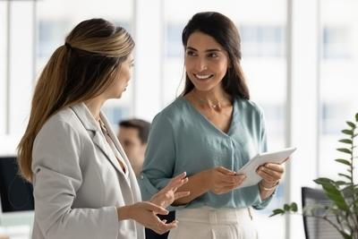 Doctor talking to a woman with paper notes on clinic
