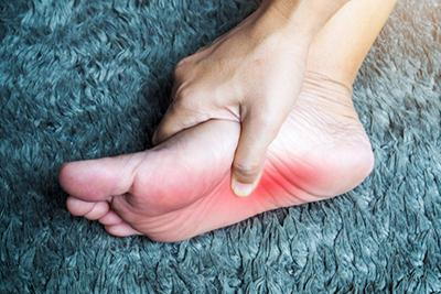Illustration-of-Plantar-Fasciitis-Pain-in-Red