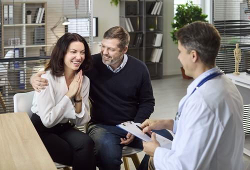 Pre-pregnancy counseling session with obstetrician-gynecologist and couple.