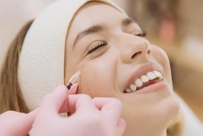 Illustration of Wrinkle Treatment on womans face