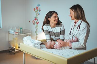 Pediatrician-Smiling-at-the-Newborn's-Parent
