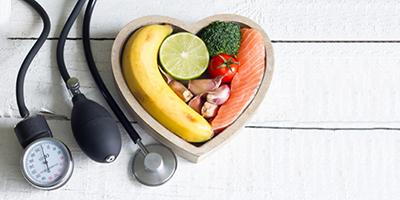 Nutritious-Foods-for-Heart-Health-Alongside-a-BP-Monitor