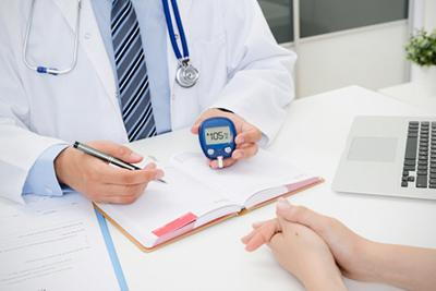 Doctor-Providing-Diabetes-Care-Consultation-to-Patient
