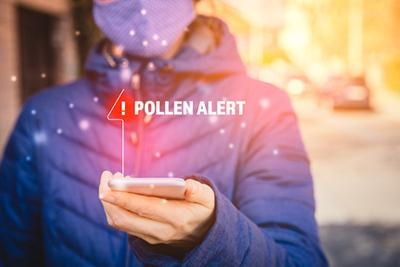 Woman-Checks-Her-Smartphone-for-Pollen-Forecast