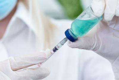 Gloved-professional-prepares-allergy-immunotherapy shot