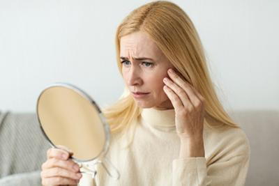 Sad-Woman-with-Wrinkles-Holding-a-Mirror