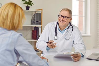 Female-Patient-Visiting-a-Friendly-Smiling-Boutique-Doctor