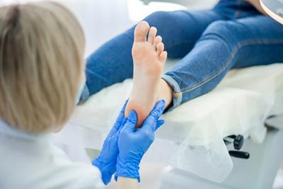 Doctor-checking-the-foot-Hyperpigmentation-on-clinic.