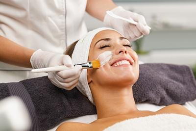 Dermatologist-During-Facial-Treatment