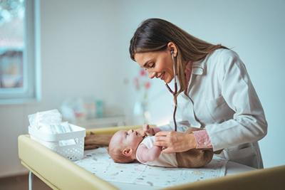 Children's-Doctor-Listen-to-Baby's-Heartbeat