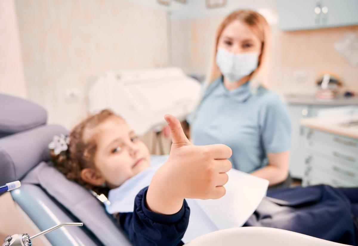 pediatric dentist commack and patient in a dental office