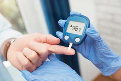 Doctor-Using-Glucose-Meter-to-Check-Blood-Sugar