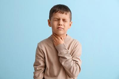 Child-Holding-His-Painful-Throat-Caused-by-Strep-Throat