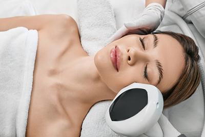 Intense-Pulsed-Light-Therapy-for-Client's-Skin-Rejuvenation
