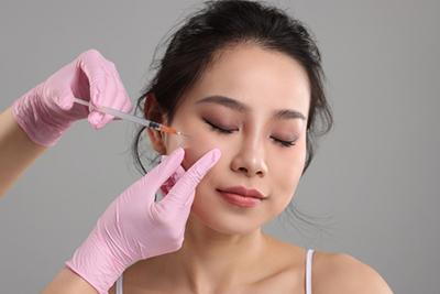 Woman getting Botox to prevent fine lines and wrinkles.
