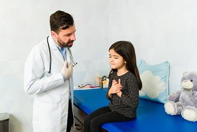 Little girl complains of chest pain to pediatrician when she breathes in