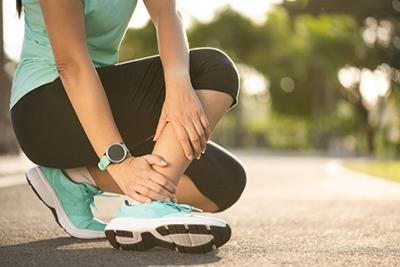 Woman-with-Ankle-Sprains