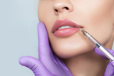 Female-Client-During-her-Lip-Fillers