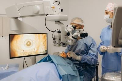 Illustration of Cataract Surgery on OR