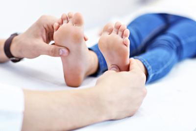 Child-Visits-Foot-Doctor-for-Pediatric-Foot-Care