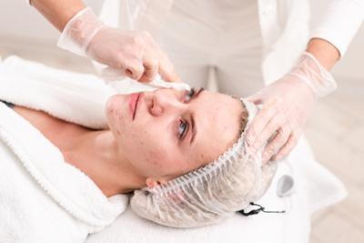 Skin-Doctor-Doing-Facials-to-Treat-Client's-Acne-Problem