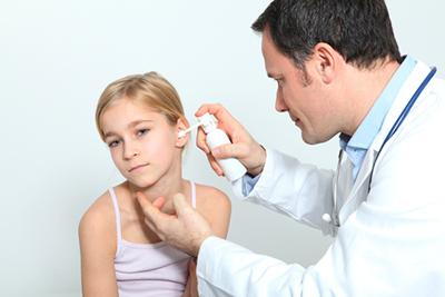 Child-with-Ear-Infection-Visits-Pediatrician-for-Treatment