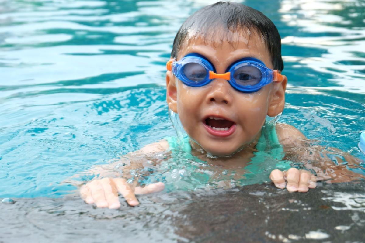 Swimming with Blue Hair: Dos and Don'ts for Chlorine Exposure - wide 8