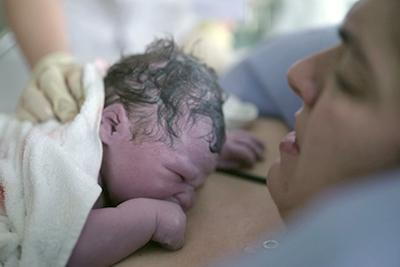 Newborn-Baby-with-Mom