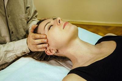 Manual-Therapy-for-Upper-Spine-by-Chiropractor