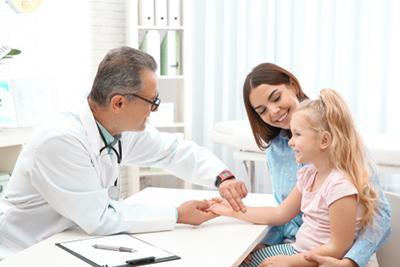 Girl-With-Mom-During-Pediatric-Checkup