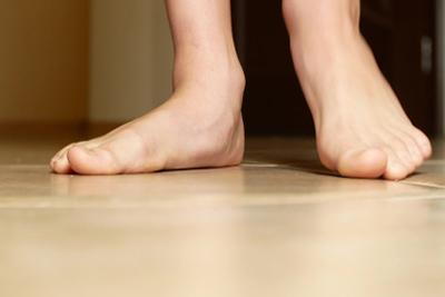 Foot anatomy showing lack of arch support due to flat feet