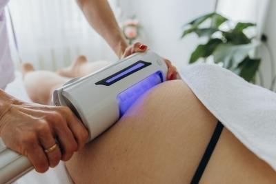 Illustration of Cellulite Treatment Session on clinic