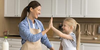 Happy-Girl-Helping-Mom-in-the-Kitchen