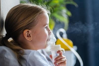 Little-girl-using-nebulizer-while-having-asthma